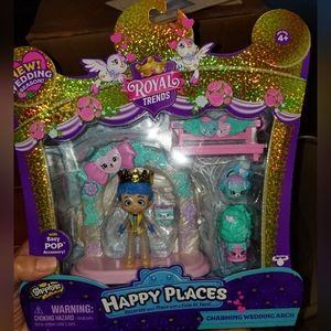 Royal Trends Happy Places Charming Wedding Arch